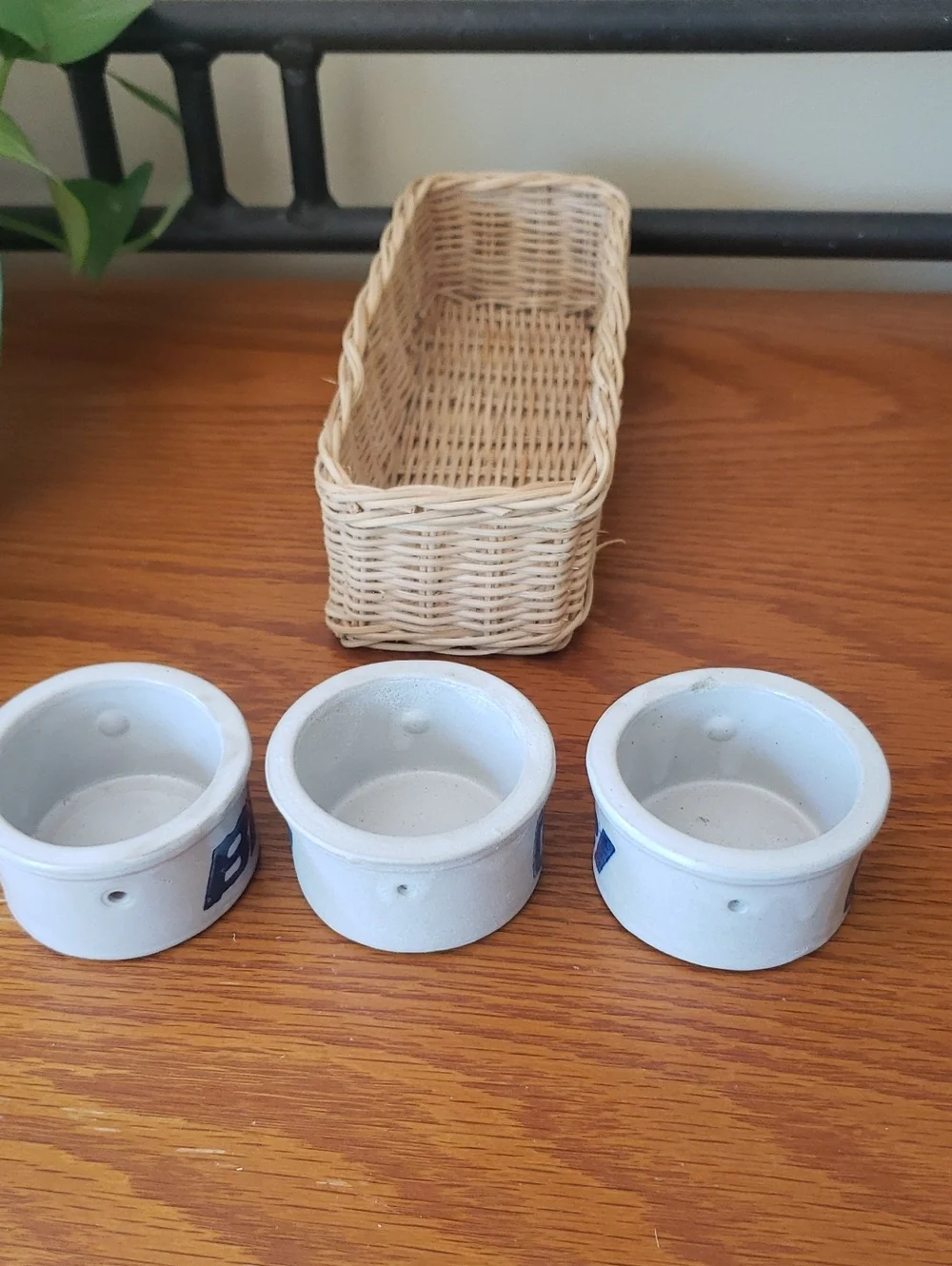 Vtg Kaukauna Klub Mini  Ceramic Crocks (3) In Wicker Basket